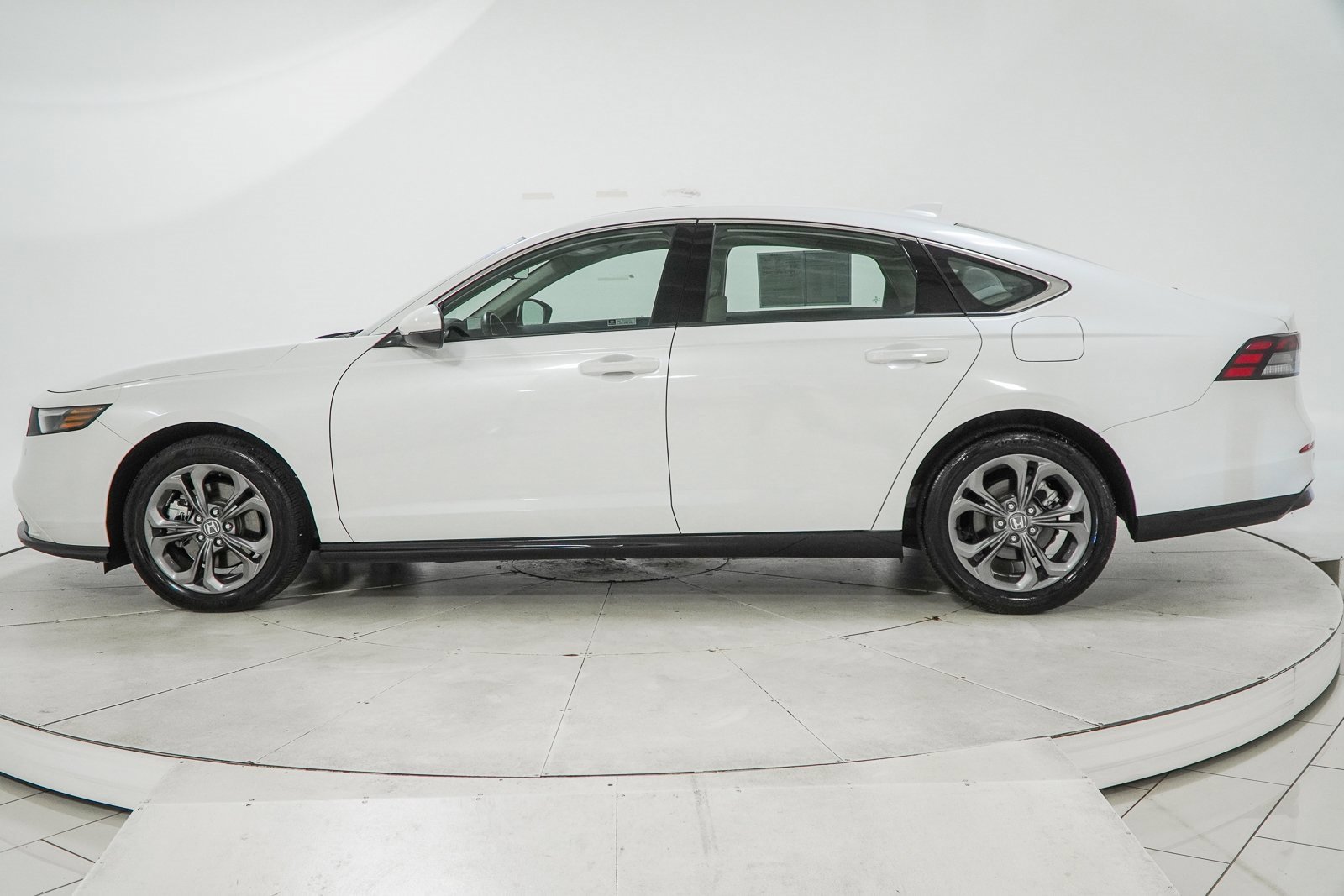 Certified 2023 Honda Accord EX-L image 6