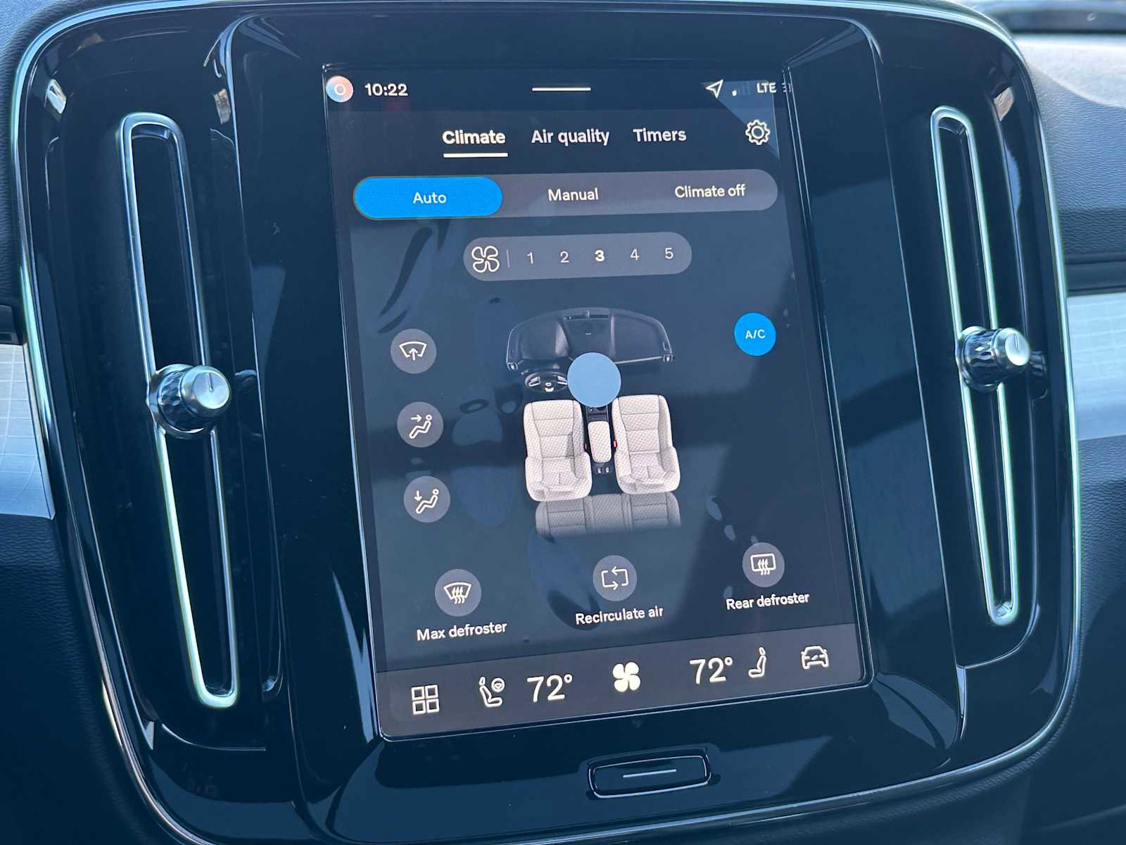 New 2026 Volvo XC40 B5 Ultra w/ Climate Package image 28