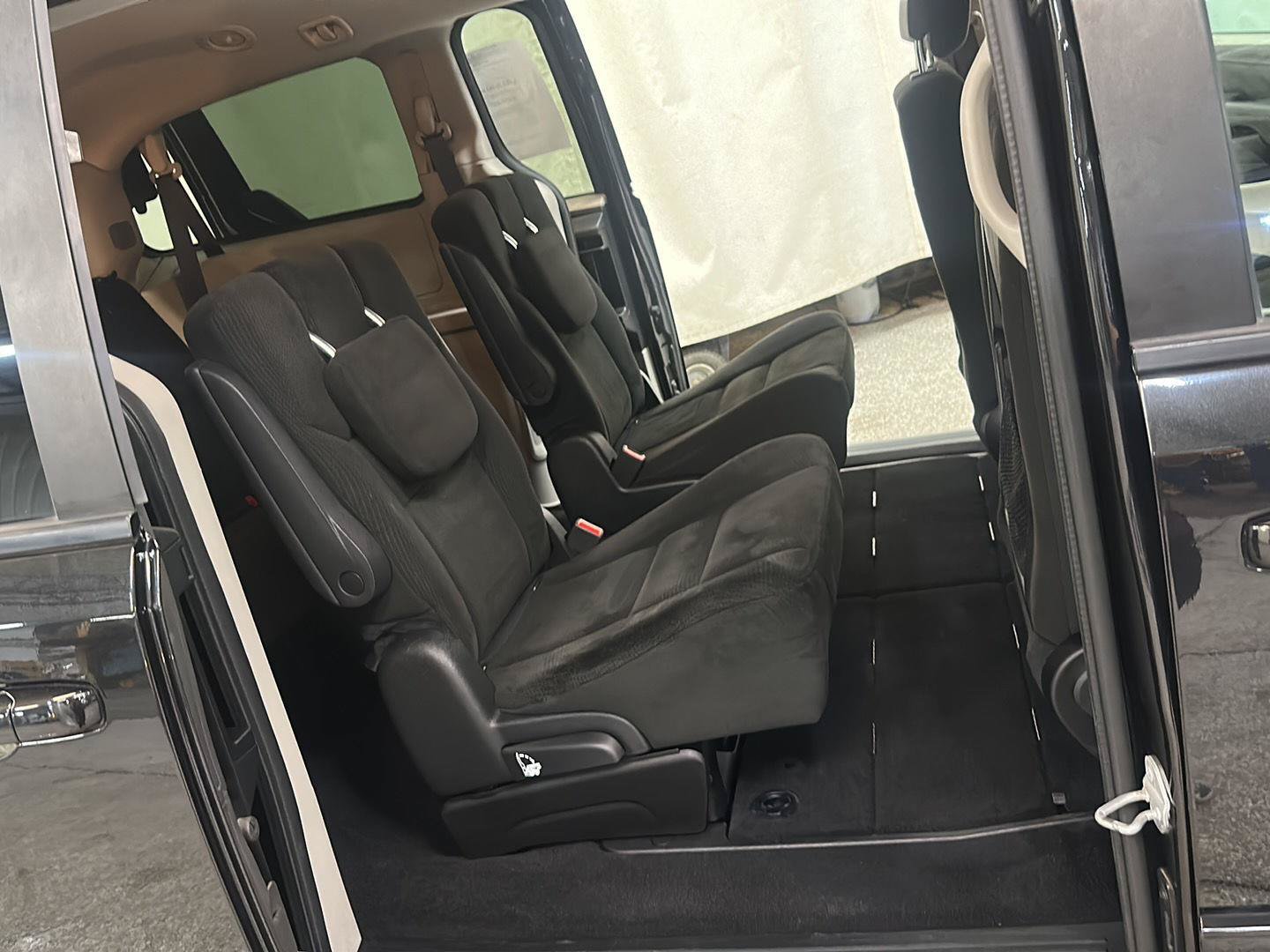 Used 2015 Dodge Grand Caravan SE w/ Quick Order Package 29E SE FWD image 28