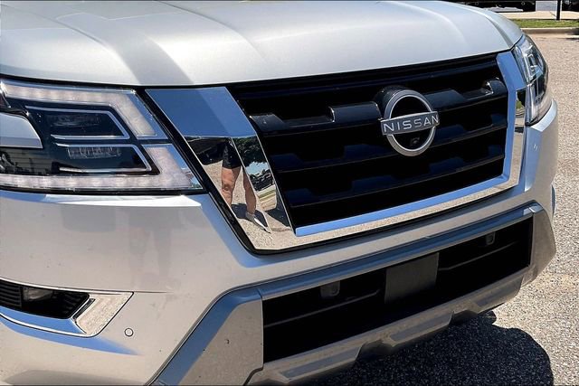 Used 2024 Nissan Armada SL w/ Captain's Chairs Package RWD image 27