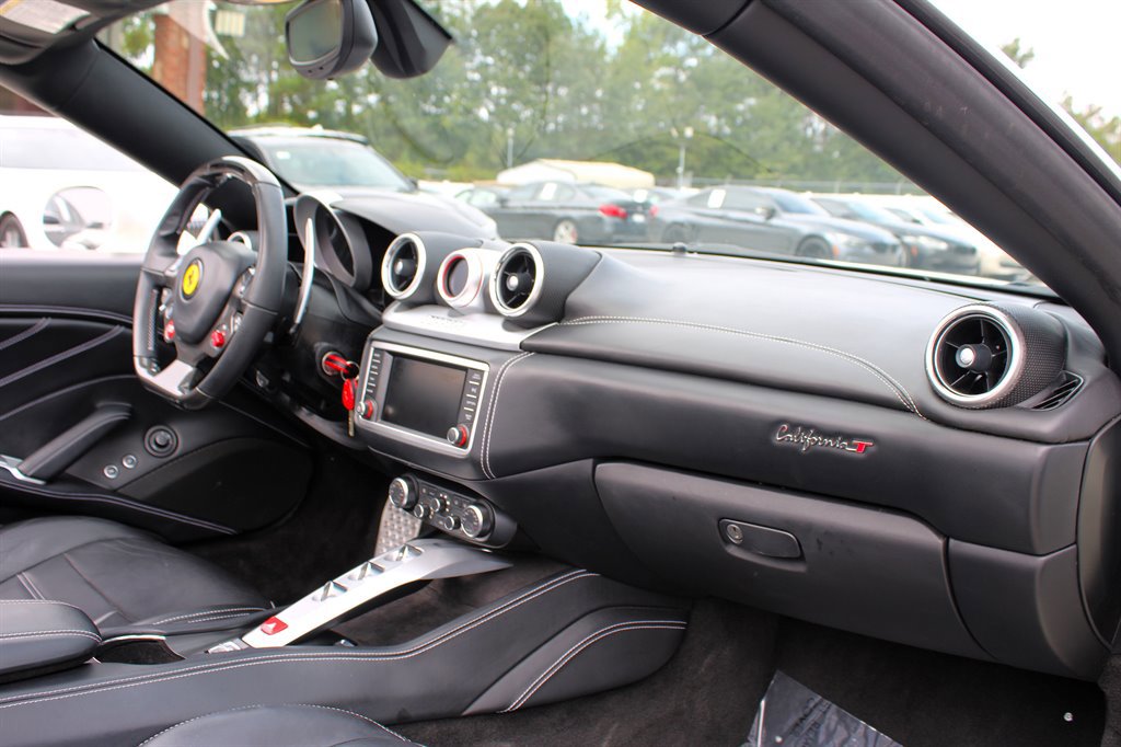 Used 2015 Ferrari California T RWD image 30