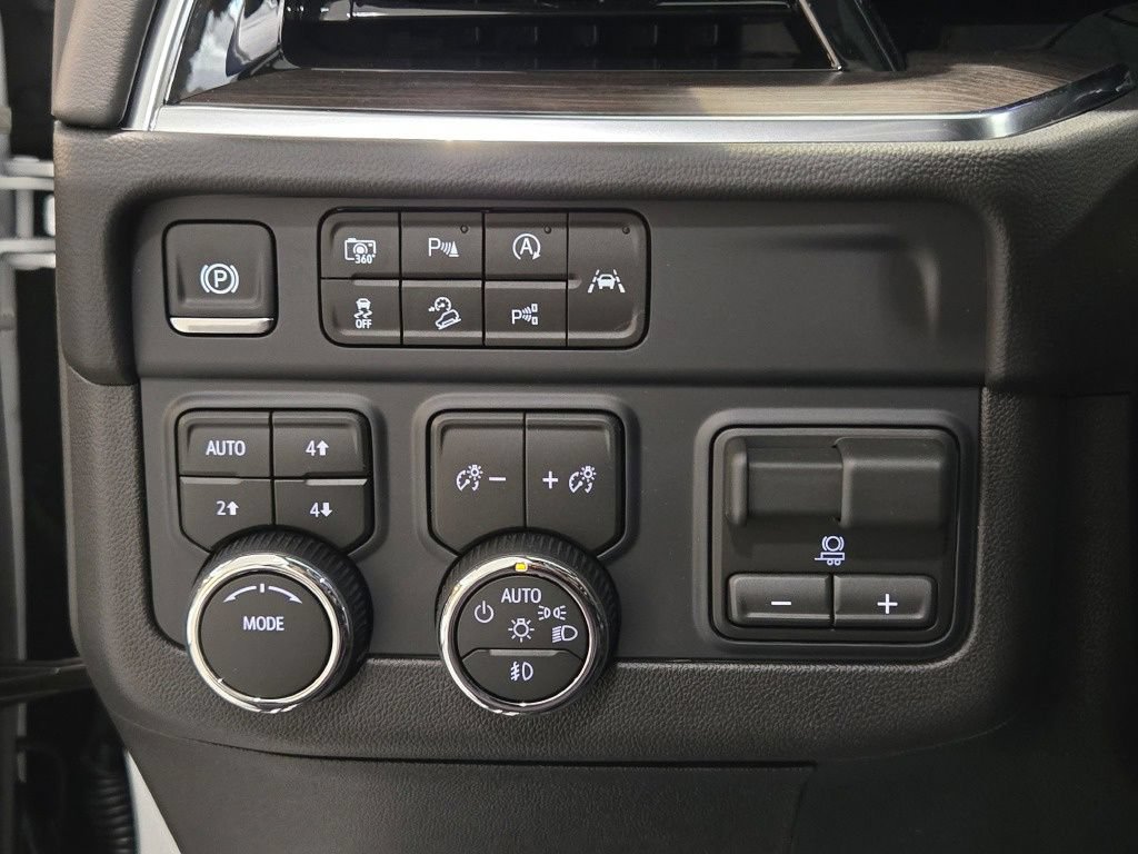 New 2026 Chevrolet Suburban Z71 w/ Comfort Package AWD/4WD image 29