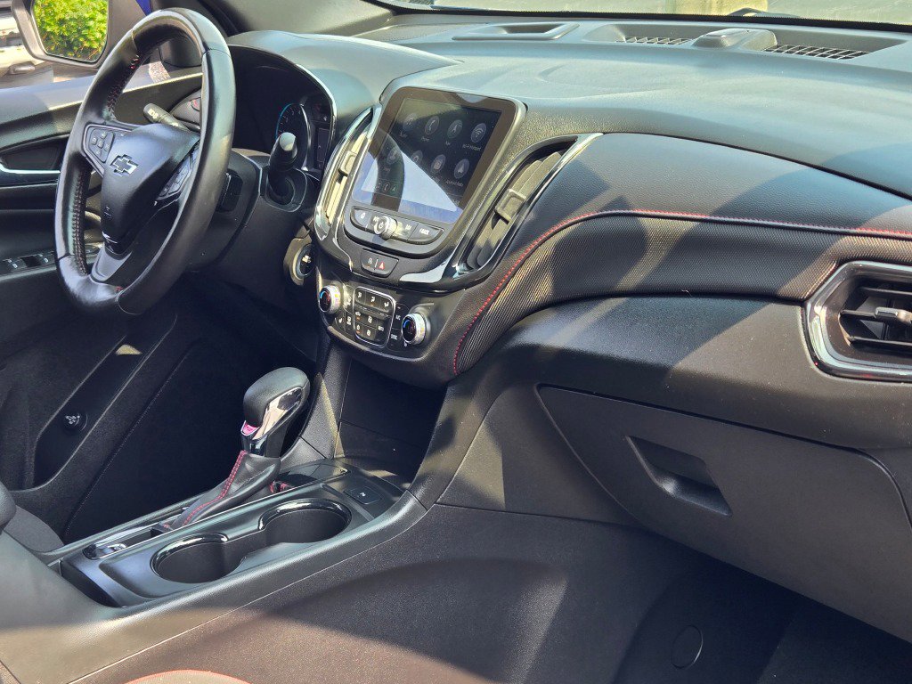 Used 2022 Chevrolet Equinox RS w/ Infotainment Package image 8