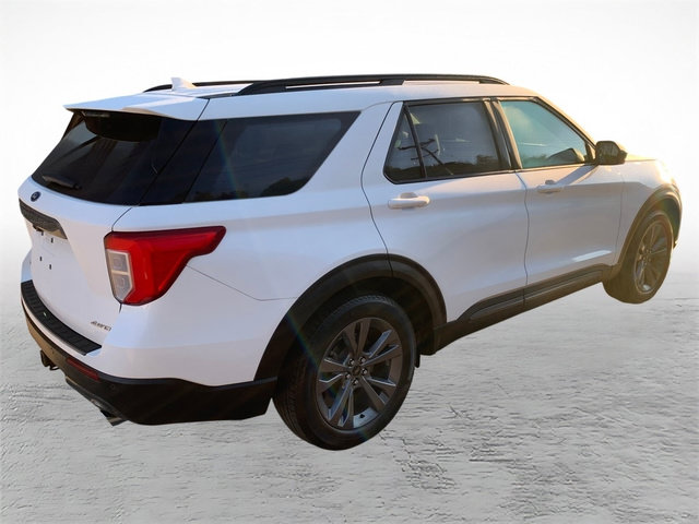 Used 2021 Ford Explorer XLT w/ Equipment Group 202A AWD/4WD image 2