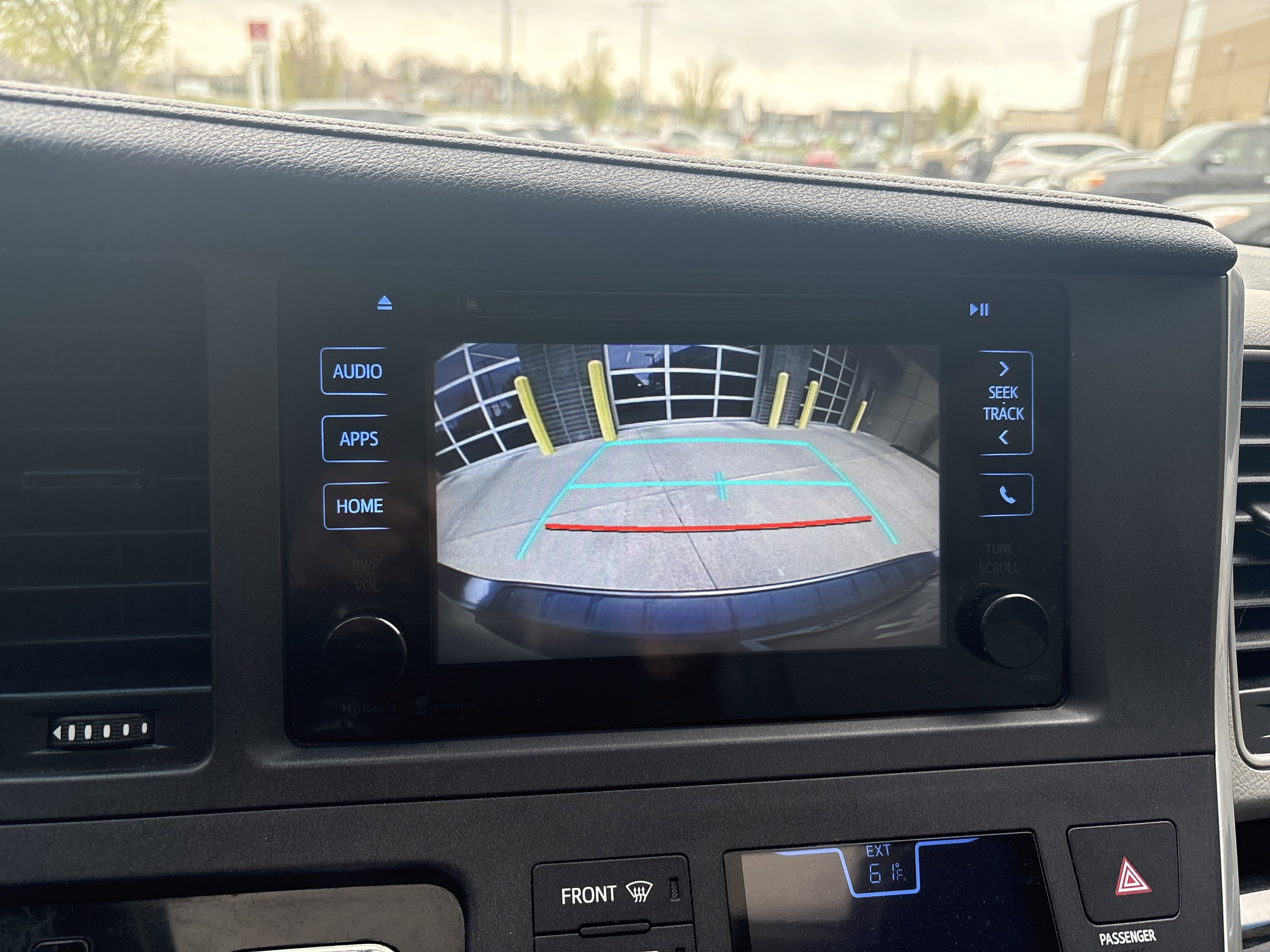 Used 2015 Toyota Sienna XLE image 25