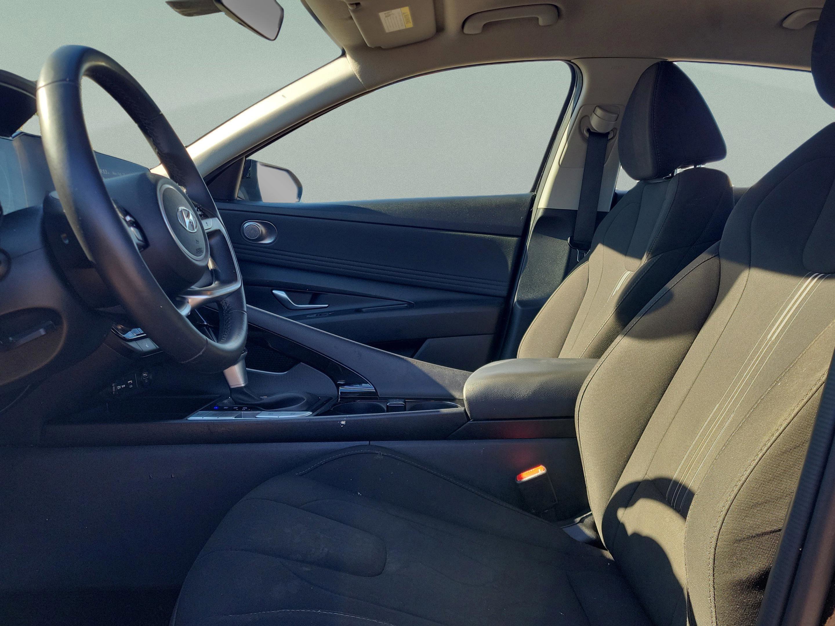 Used 2023 Hyundai Elantra SEL w/ Convenience Package image 13