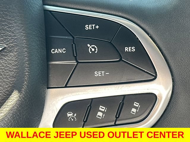Used 2025 Chrysler Pacifica Select FWD image 26
