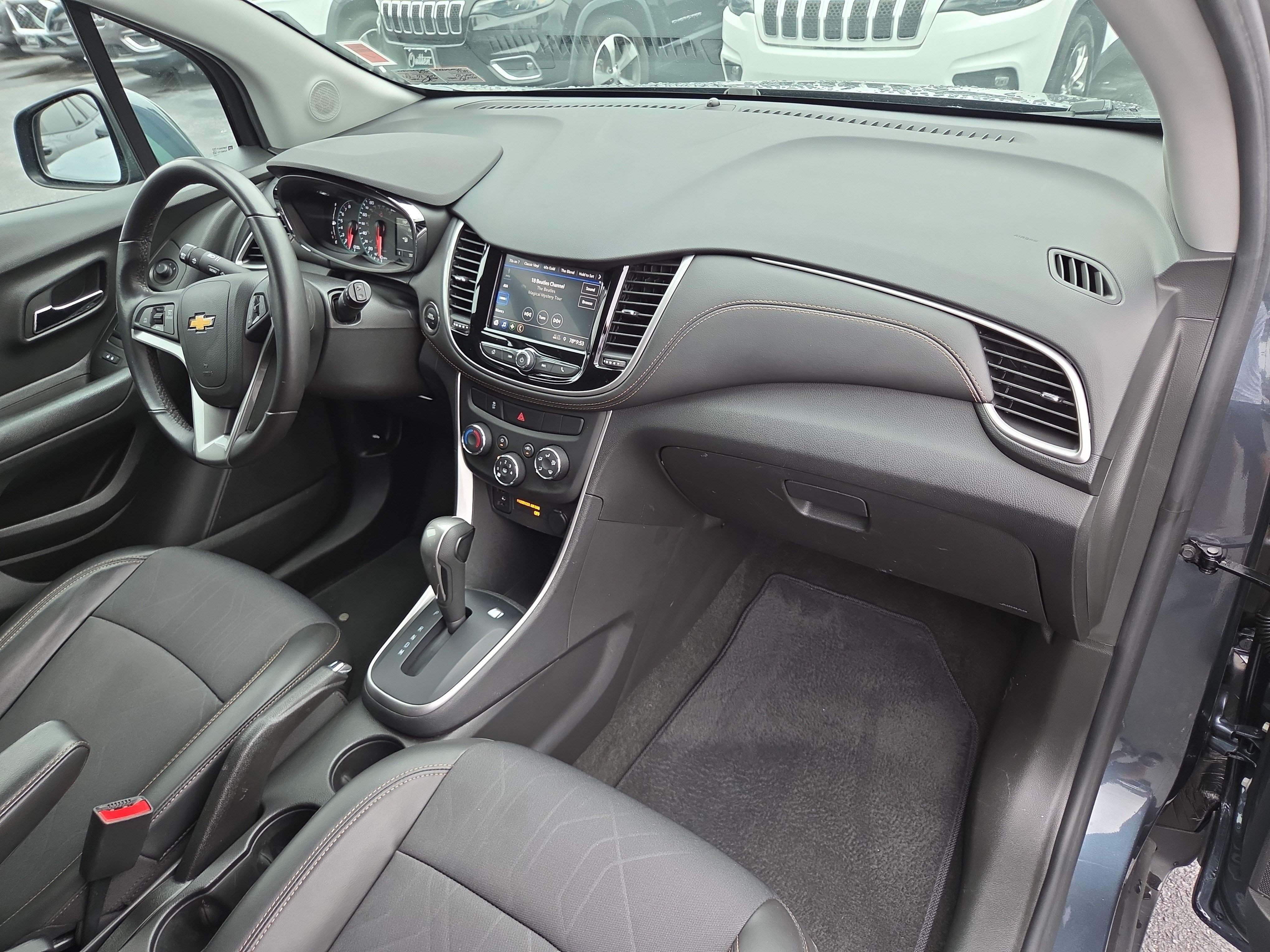 Used 2022 Chevrolet Trax LT w/ Sport Edition FWD image 19