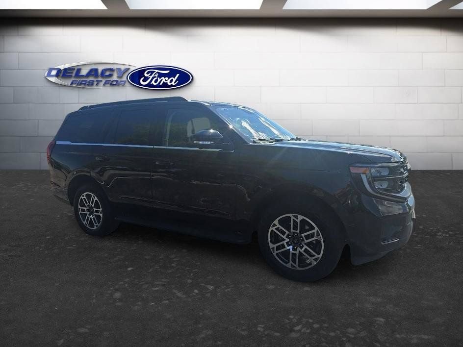 Used 2025 Ford Expedition Active AWD/4WD image 10