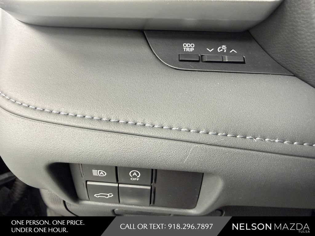 Used 2024 Toyota Highlander XSE FWD image 24