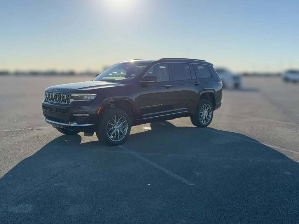 New 2025 Jeep Grand Cherokee L Summit image 4