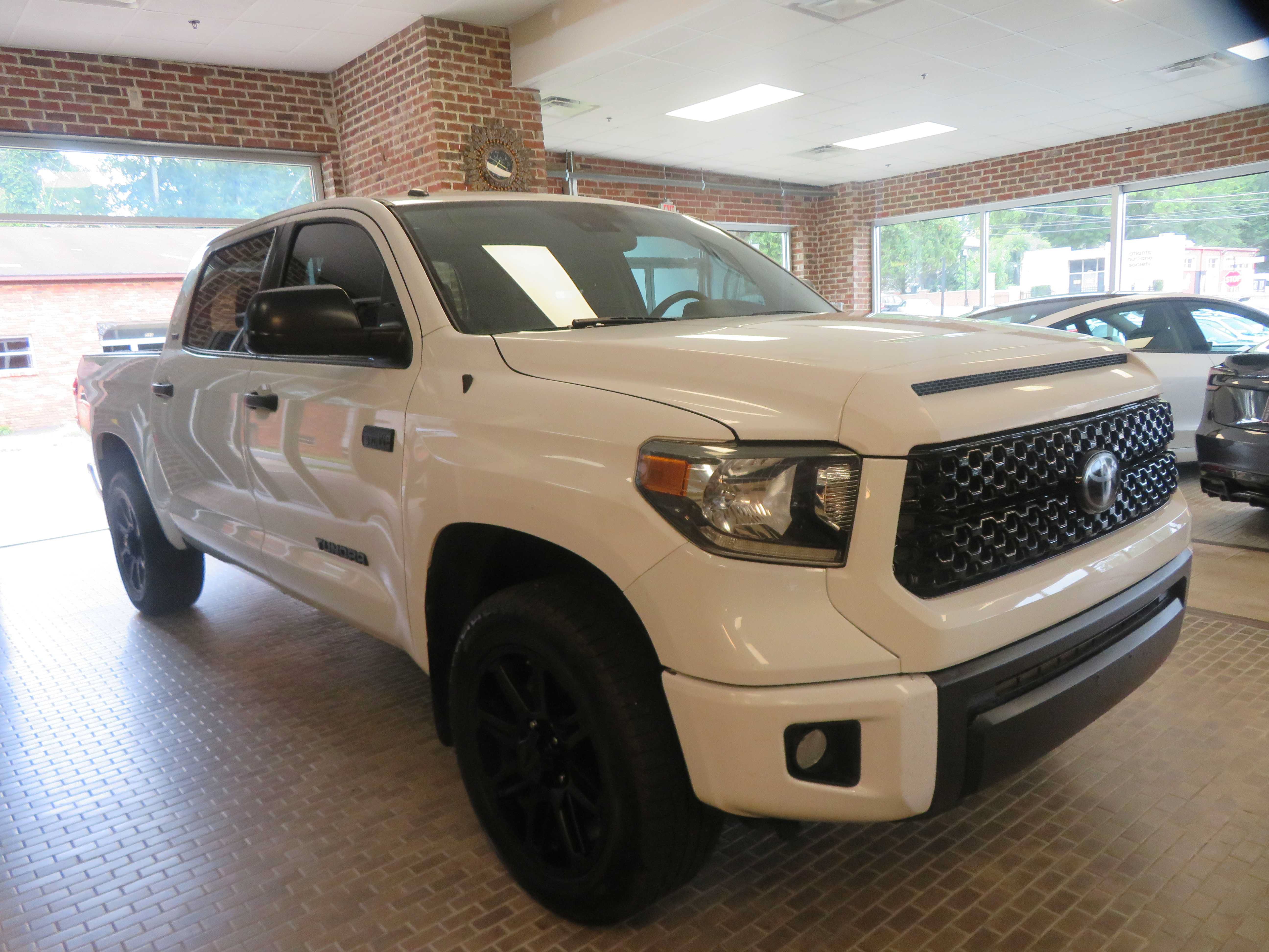 Used 2018 Toyota Tundra SR5 w/ SR5 Upgrade Package AWD/4WD image 3