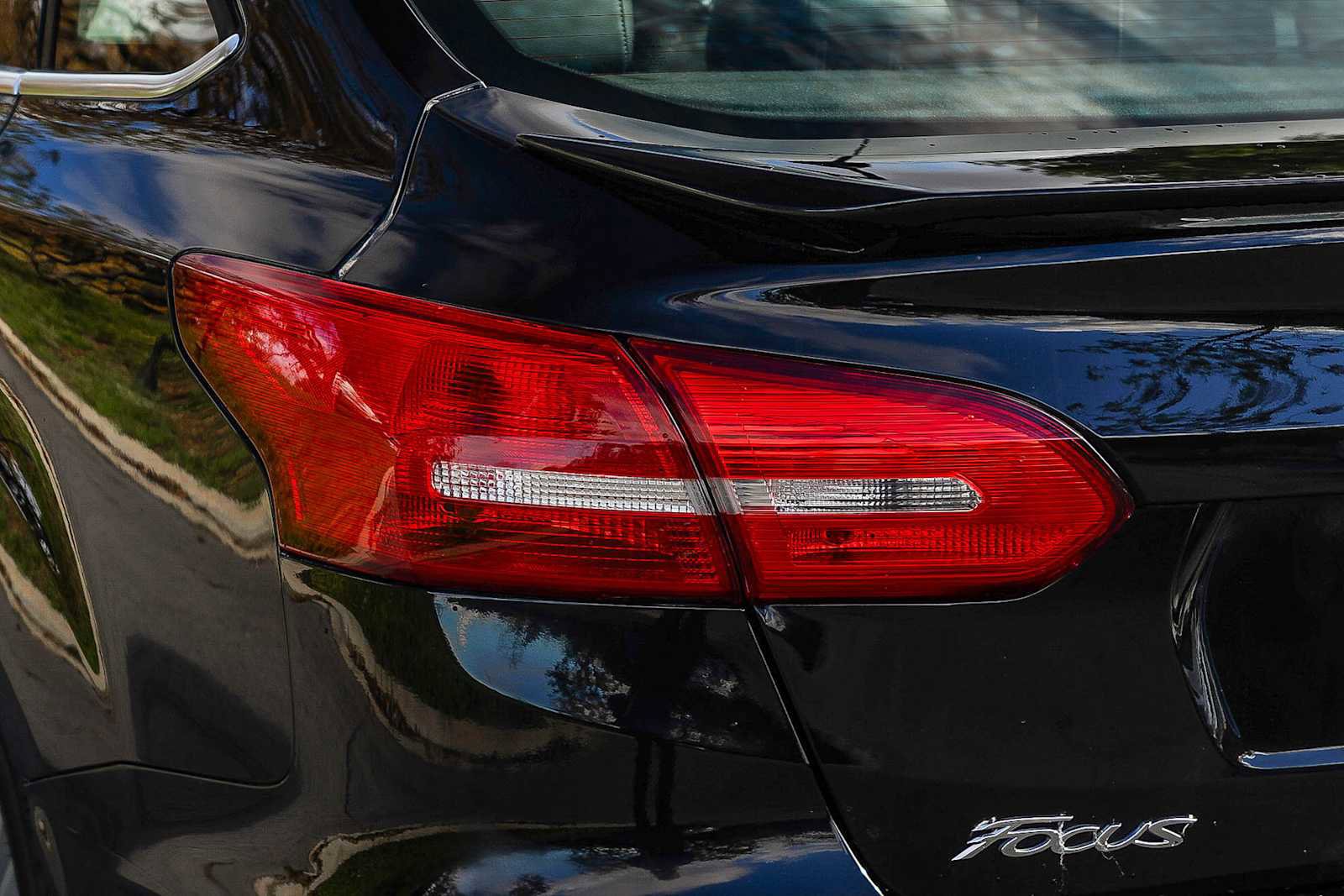 Used 2017 Ford Focus Titanium w/ Titanium Technology Package image 7