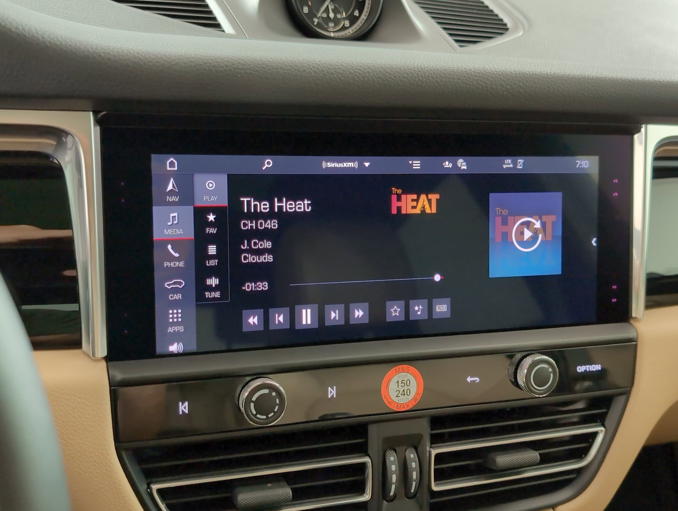 Used 2025 Porsche Macan image 30