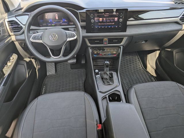 Used 2025 Volkswagen Taos SE FWD image 19