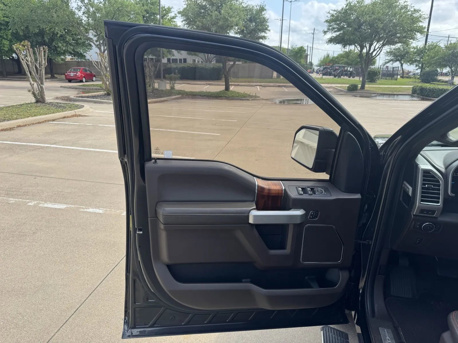 Used 2015 Ford F150 King Ranch w/ Equipment Group 601A Luxury AWD/4WD image 12