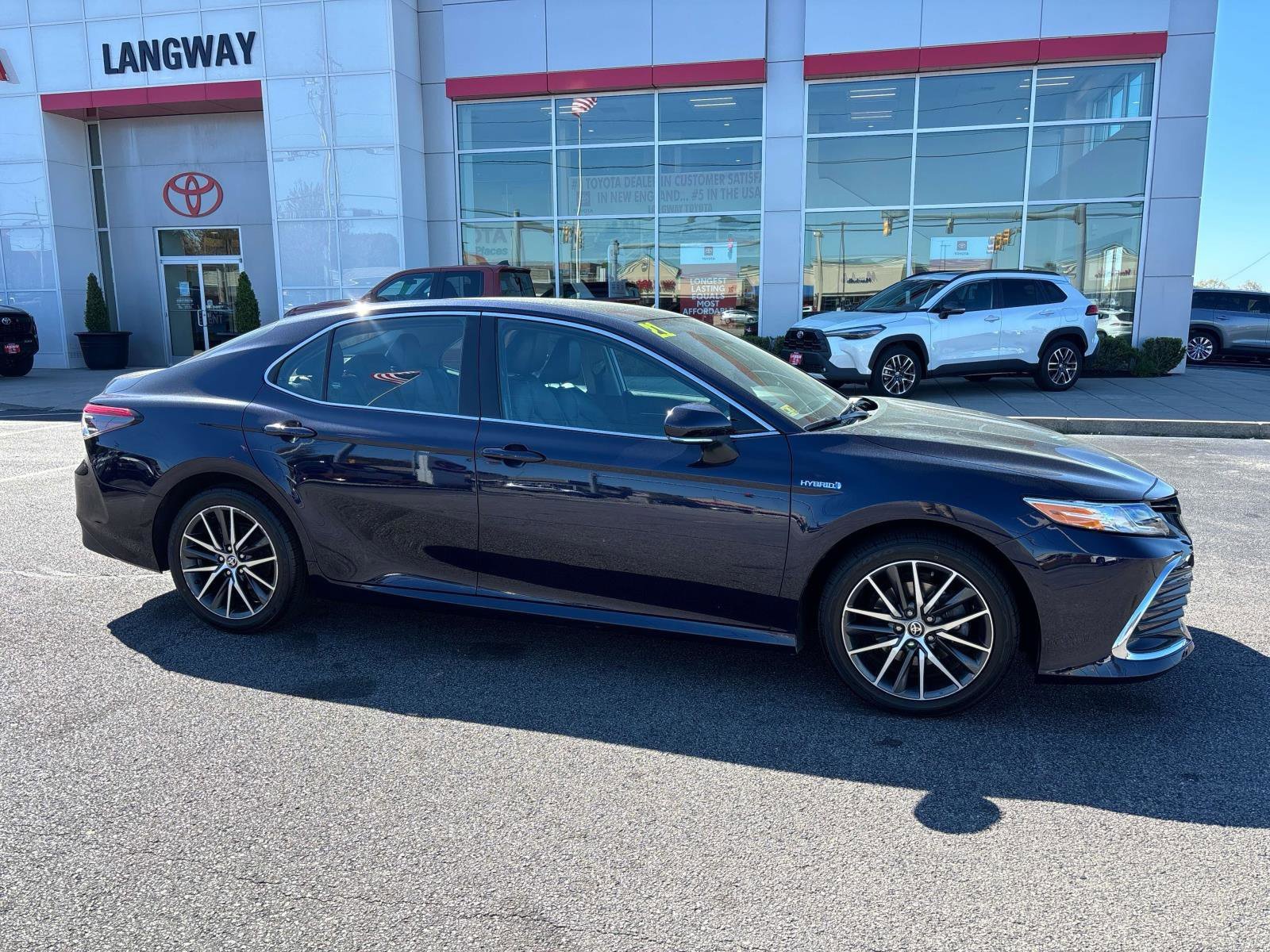 Used 2021 Toyota Camry XLE FWD video 2