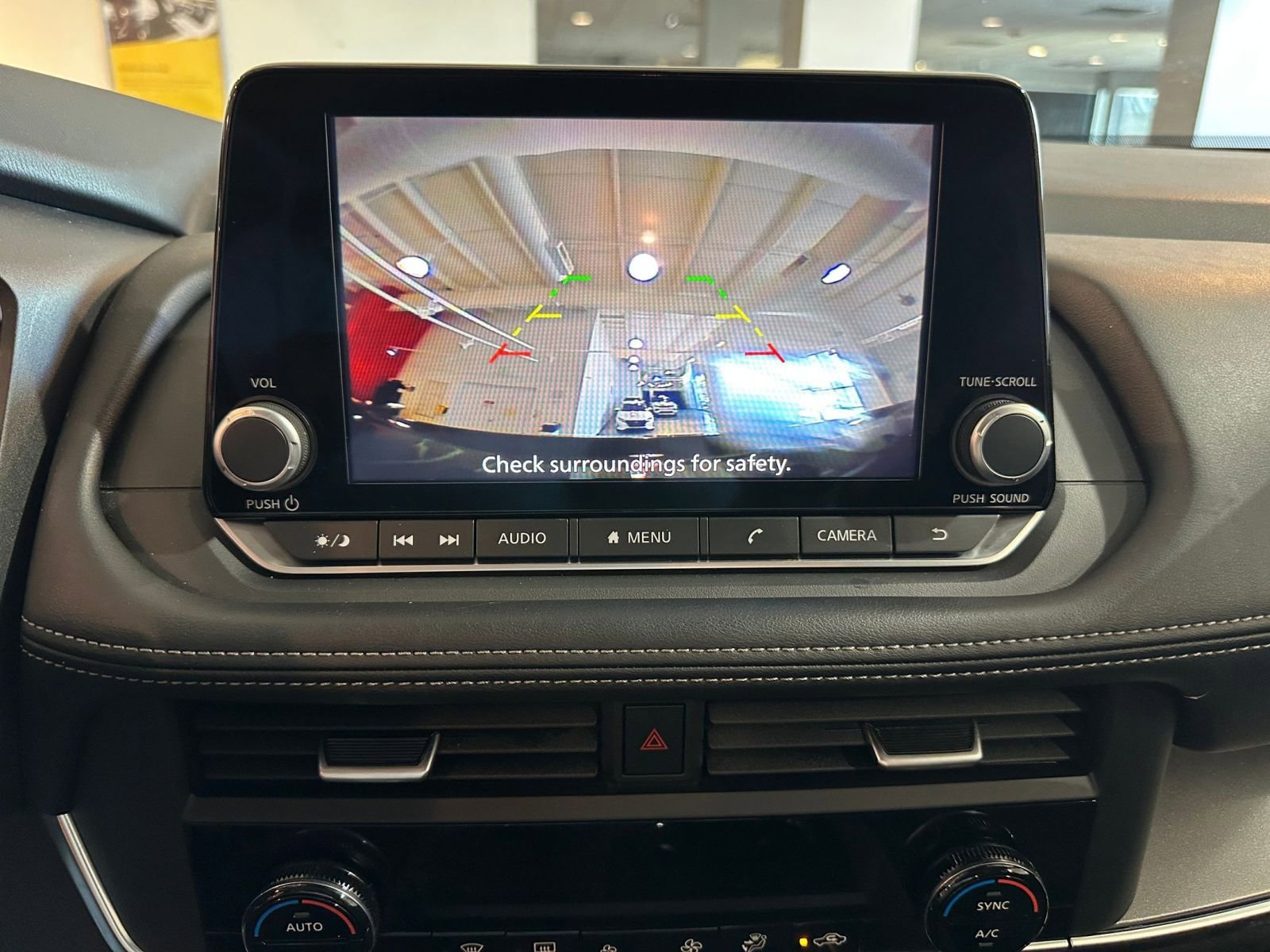 Used 2025 Nissan Rogue SV image 25