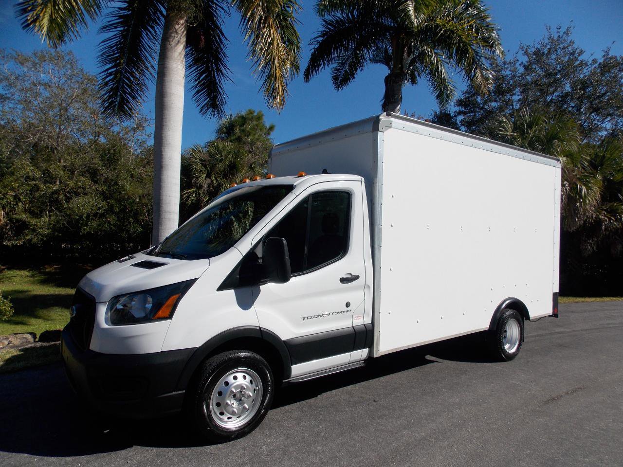 Used 2022 Ford Transit 350 DRW RWD image 3