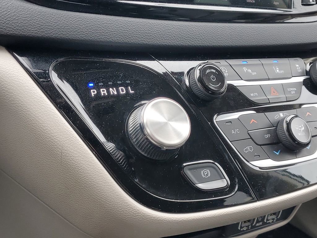 Used 2023 Chrysler Pacifica Touring-L FWD image 33