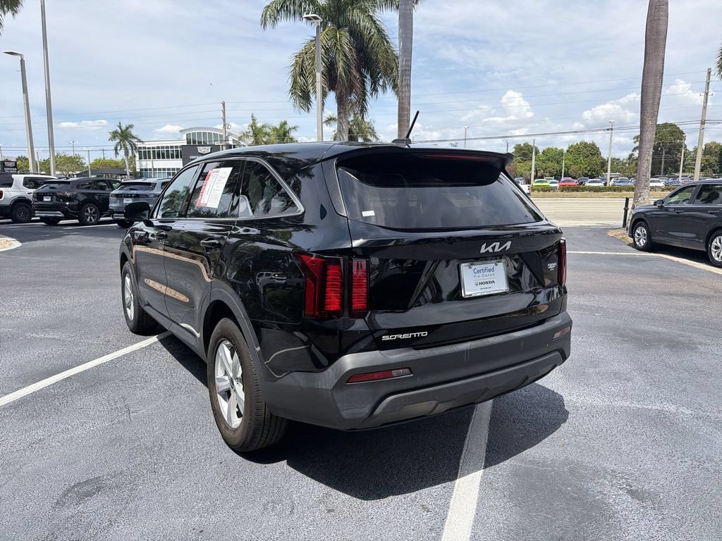 Used 2023 Kia Sorento LX FWD image 6