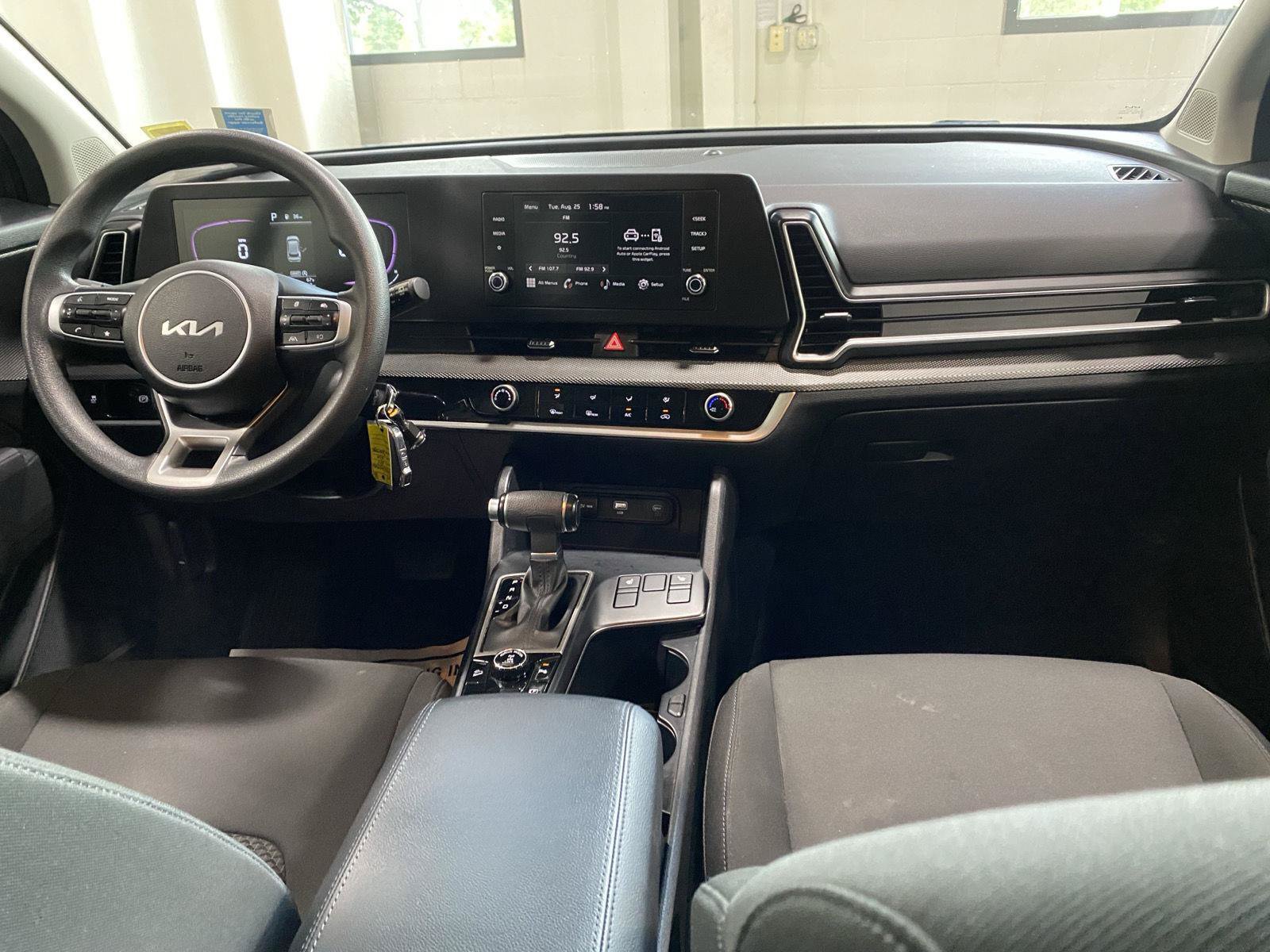 Used 2024 Kia Sportage LX AWD/4WD image 4