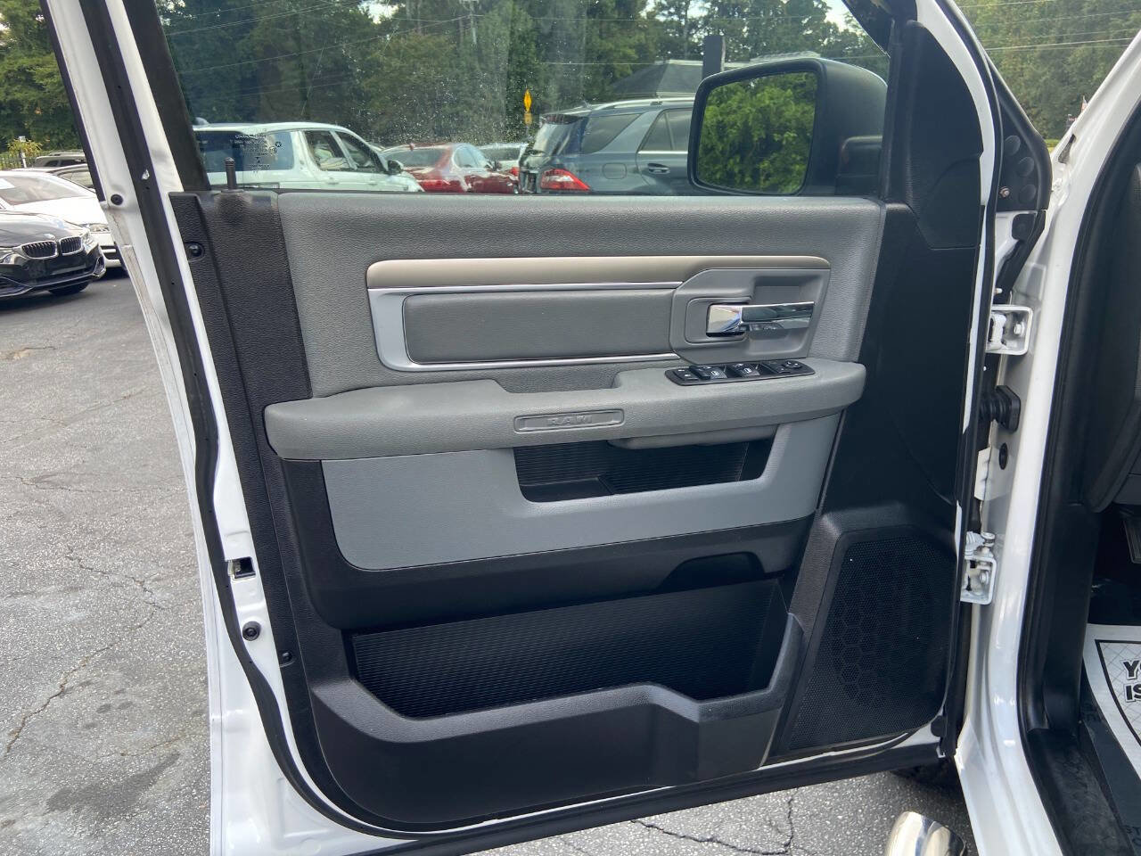 Used 2015 RAM 1500 Classic SLT image 19