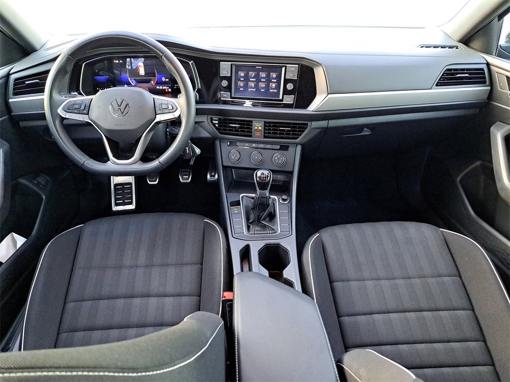 Used 2023 Volkswagen Jetta Sport image 9