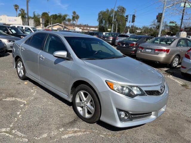 Used 2014 Toyota Camry SE image 3