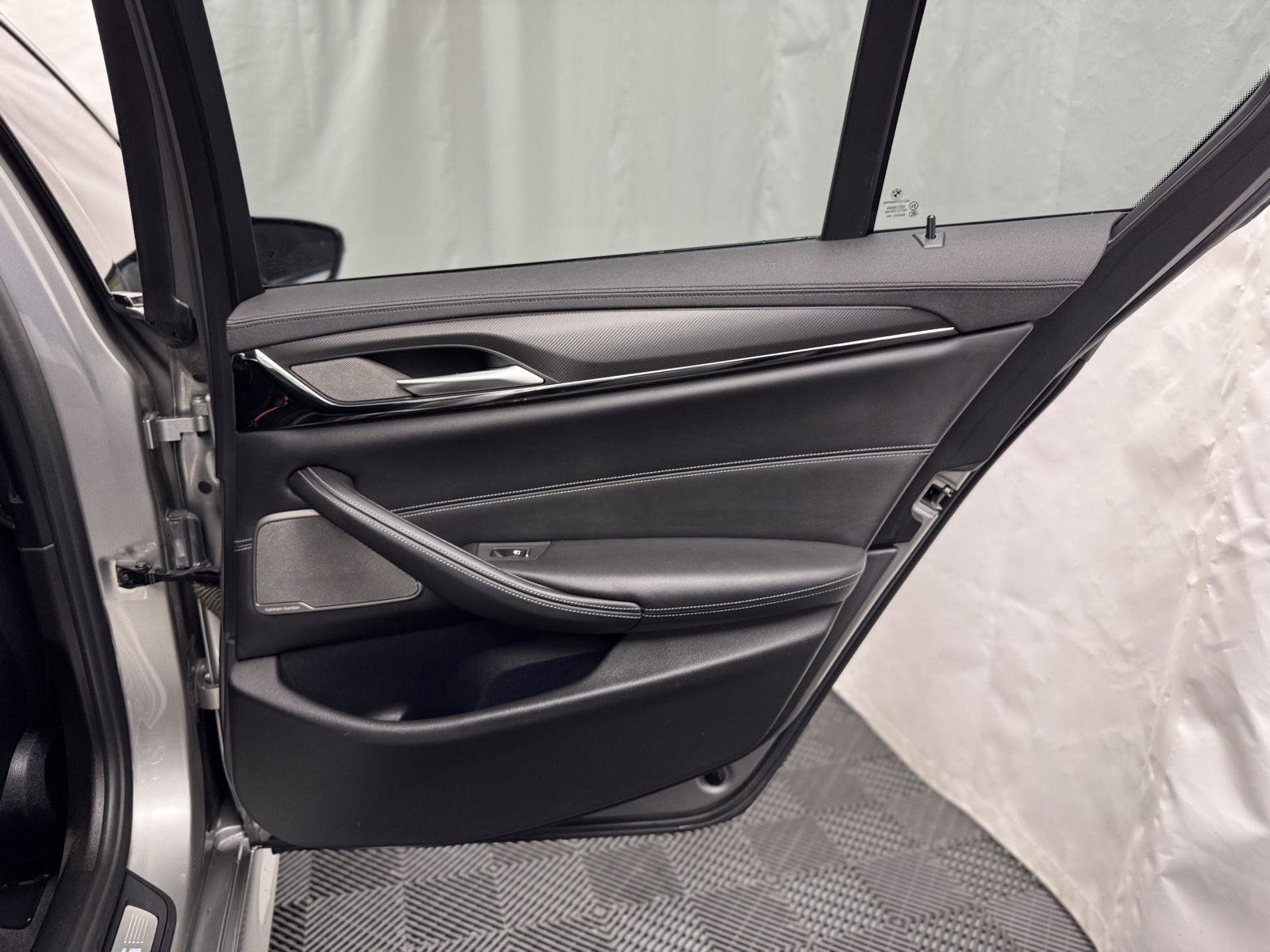 Used 2021 BMW M5 image 37