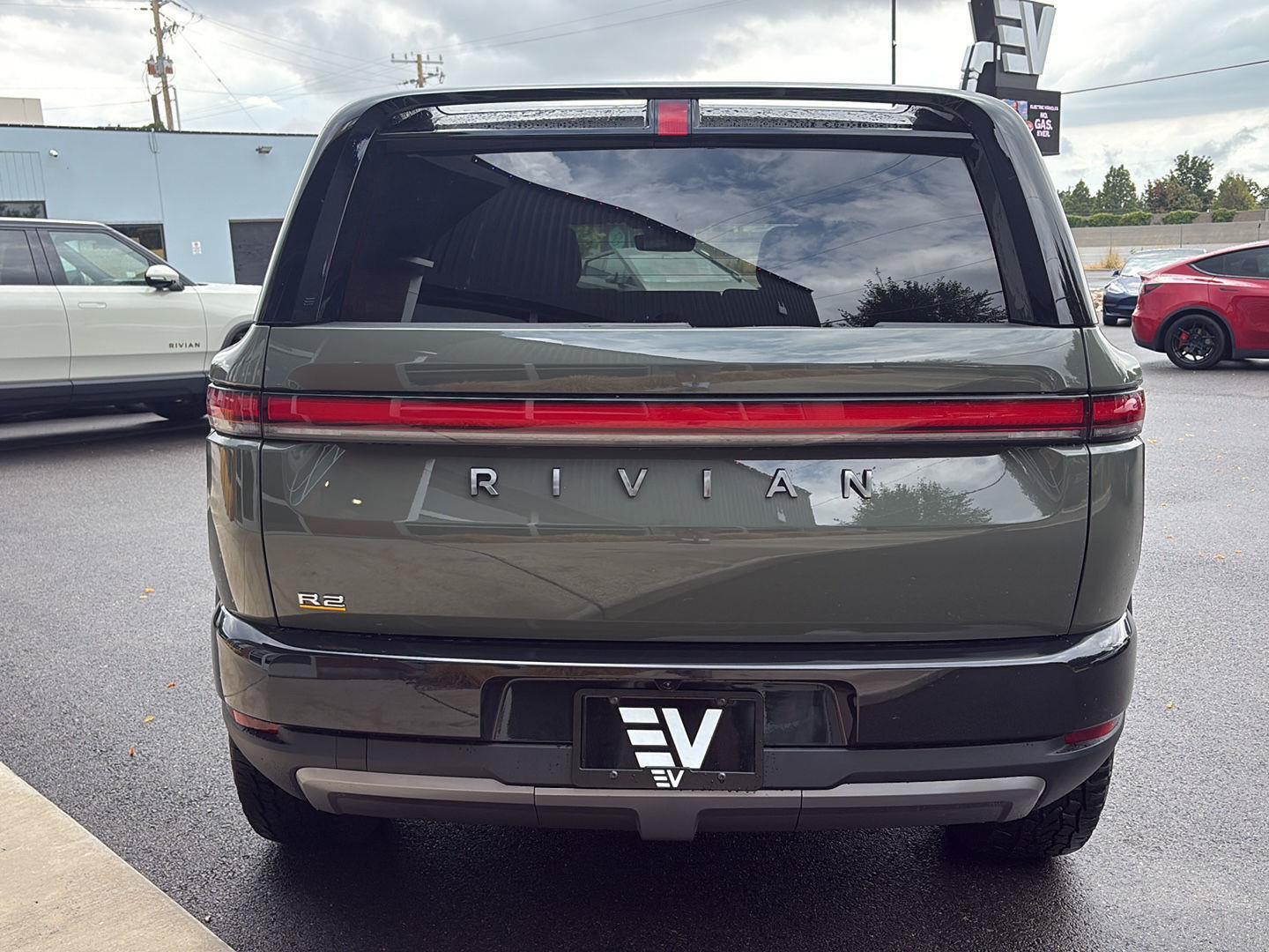 Used 2027 Rivian R2 Performance AWD/4WD image 7