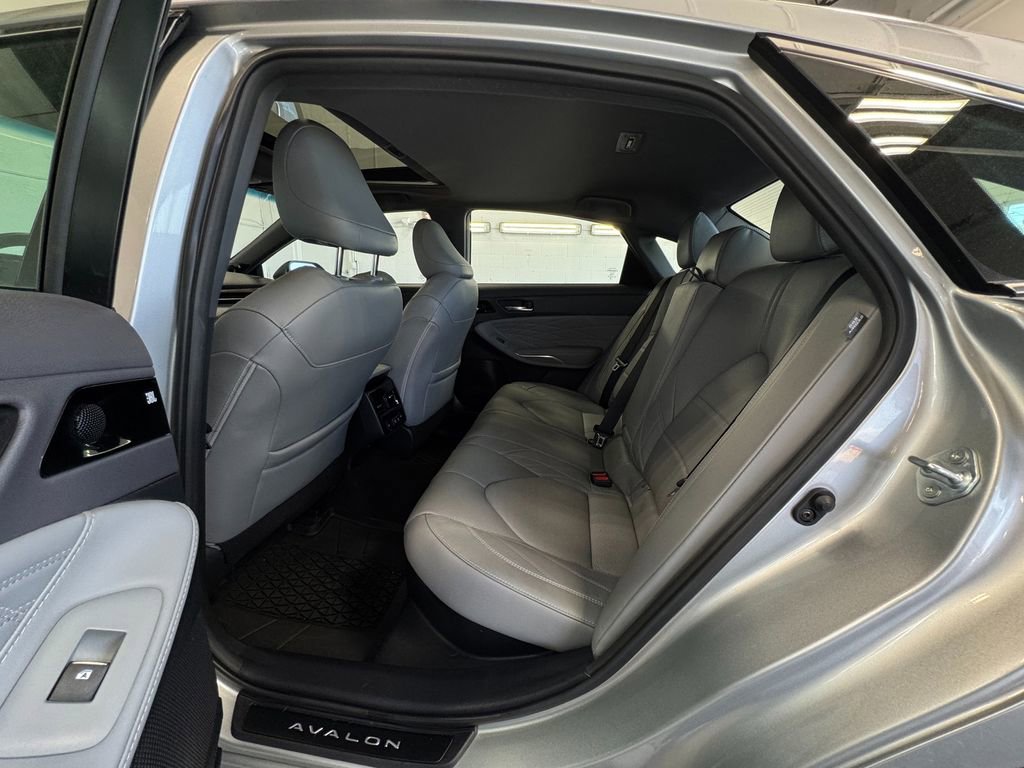 Used 2021 Toyota Avalon Limited w/ Advanced Safety Package FWD image 21