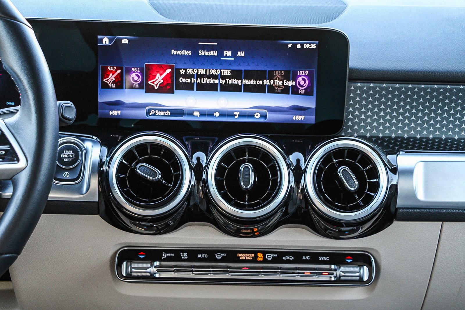 Certified 2025 Mercedes-Benz GLB 250 4MATIC image 14