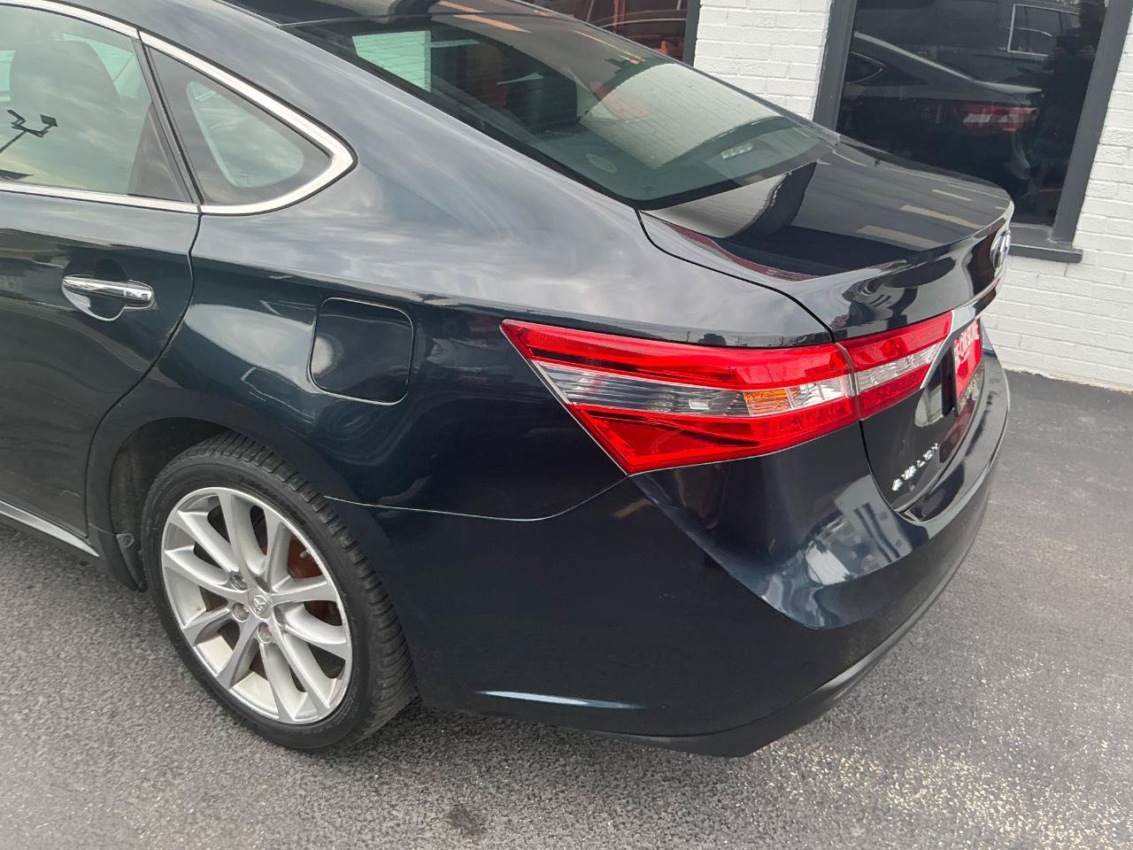 Used 2015 Toyota Avalon XLE Touring FWD image 27