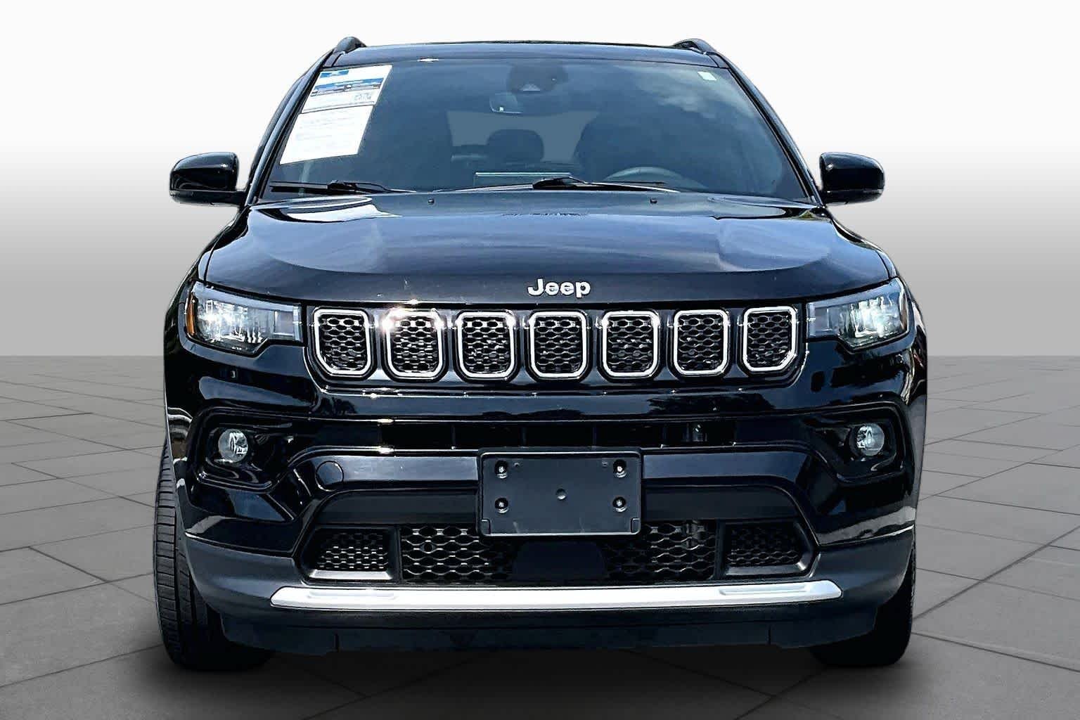 Used 2023 Jeep Compass Limited AWD/4WD image 4