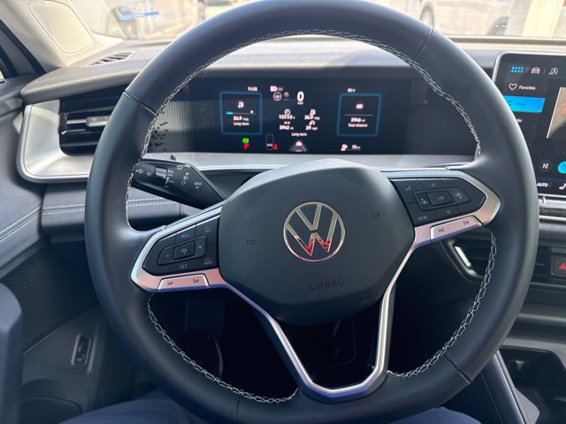 Used 2025 Volkswagen Tiguan SE FWD image 20