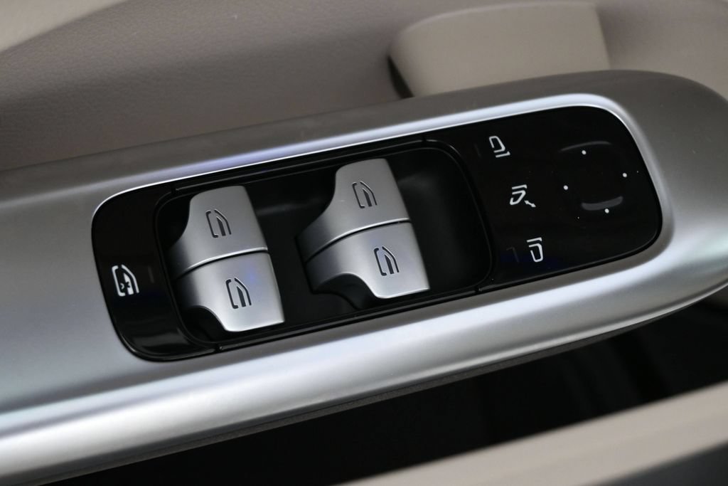 Used 2024 Mercedes-Benz C 300 Sedan image 4