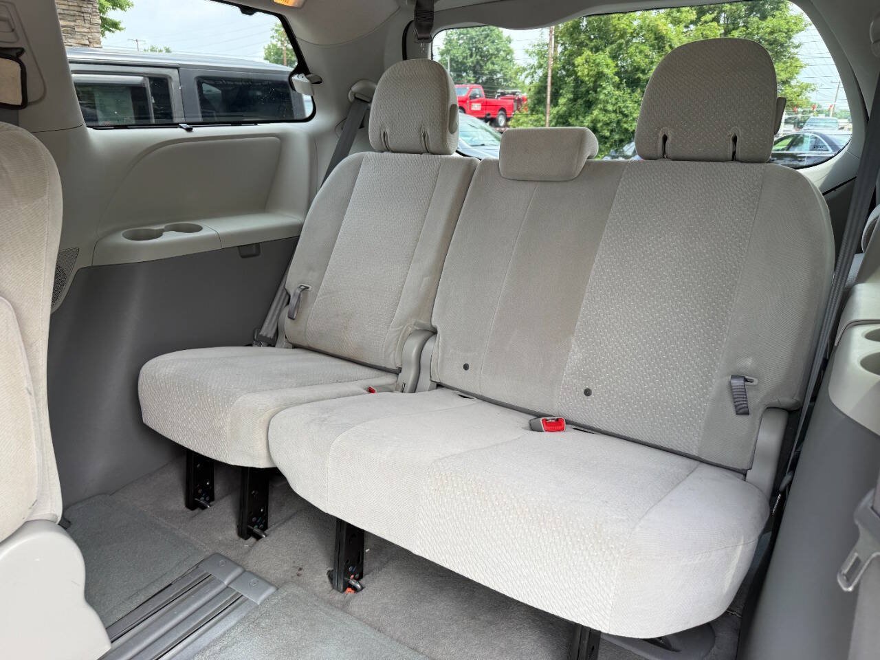 Used 2011 Toyota Sienna LE FWD image 24