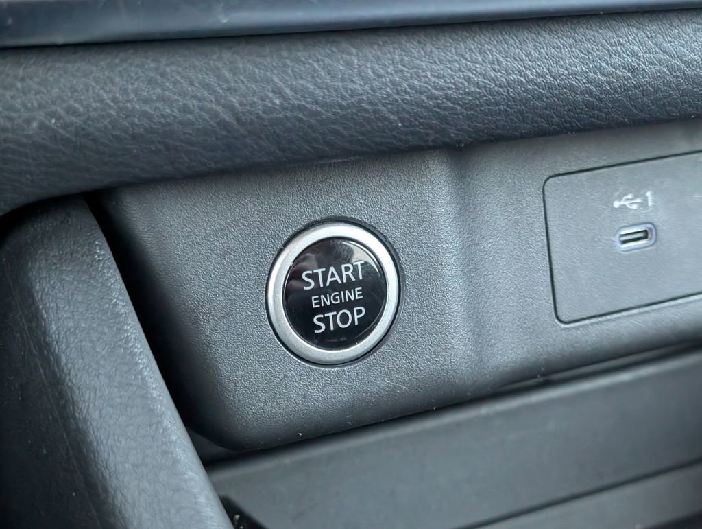 Used 2023 Nissan Rogue S image 21