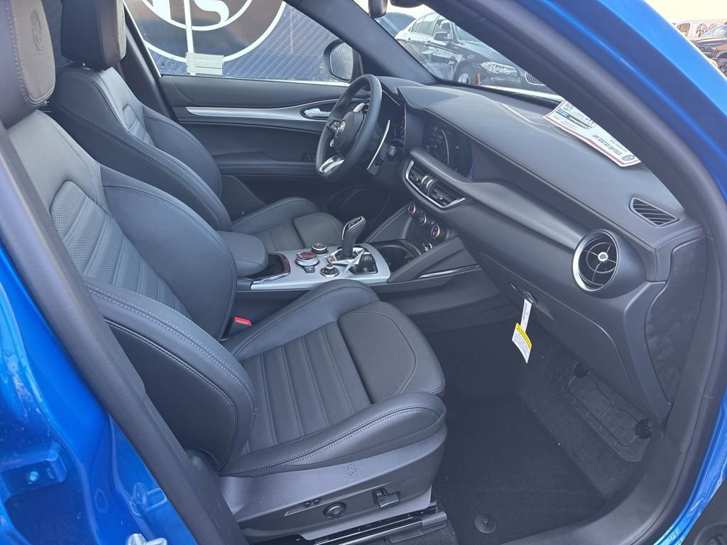 New 2025 Alfa Romeo Stelvio Sprint image 21
