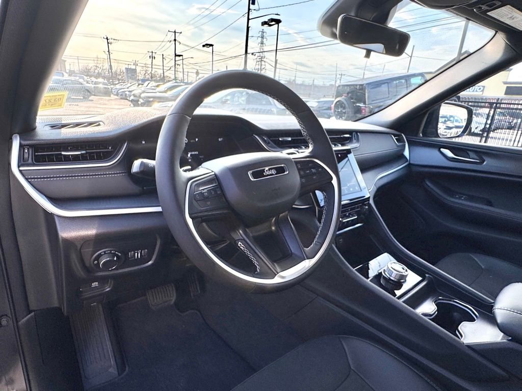 New 2025 Jeep Grand Cherokee Altitude AWD/4WD image 10