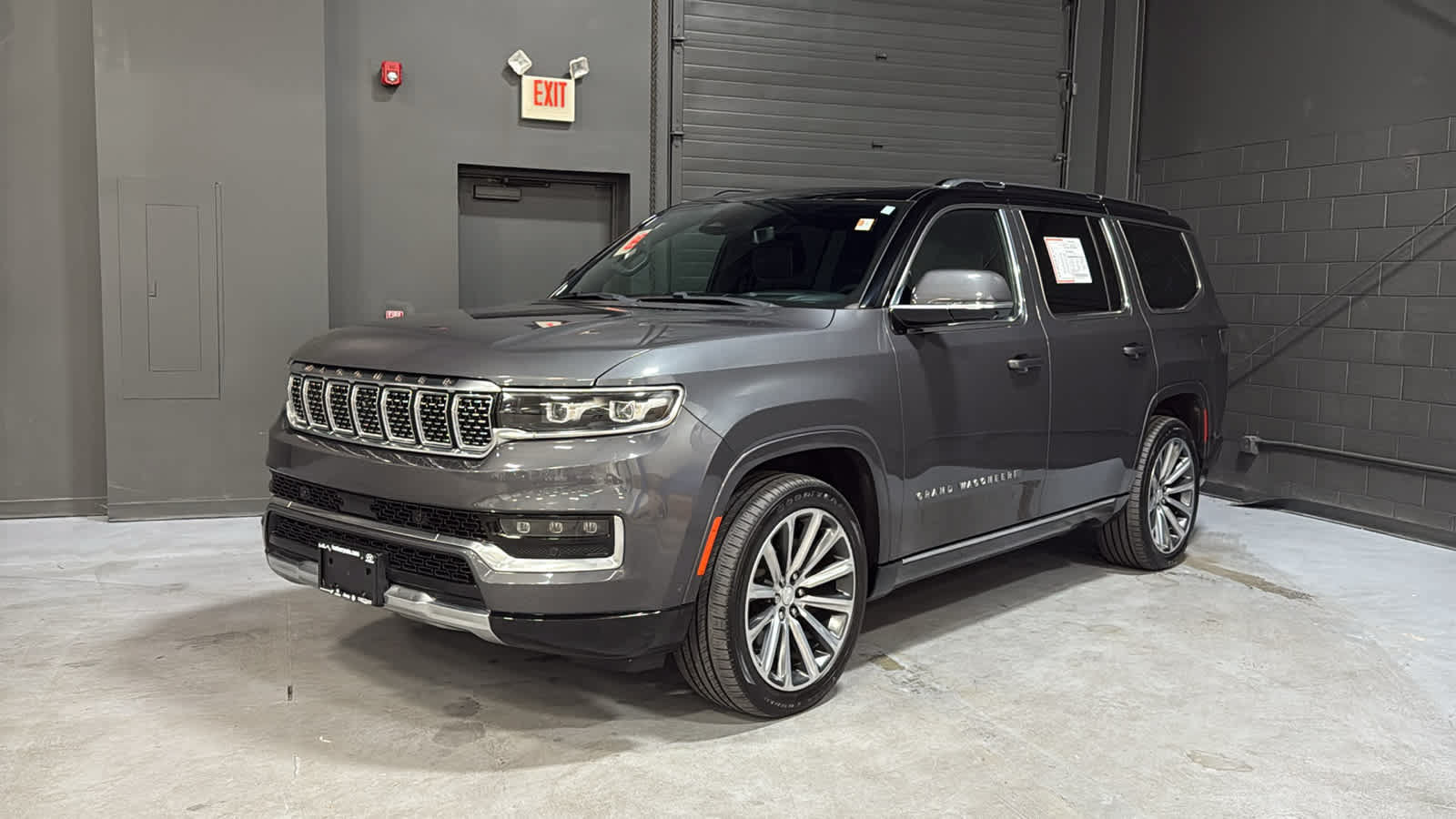 Used 2022 Jeep Grand Wagoneer Series II AWD/4WD image 3