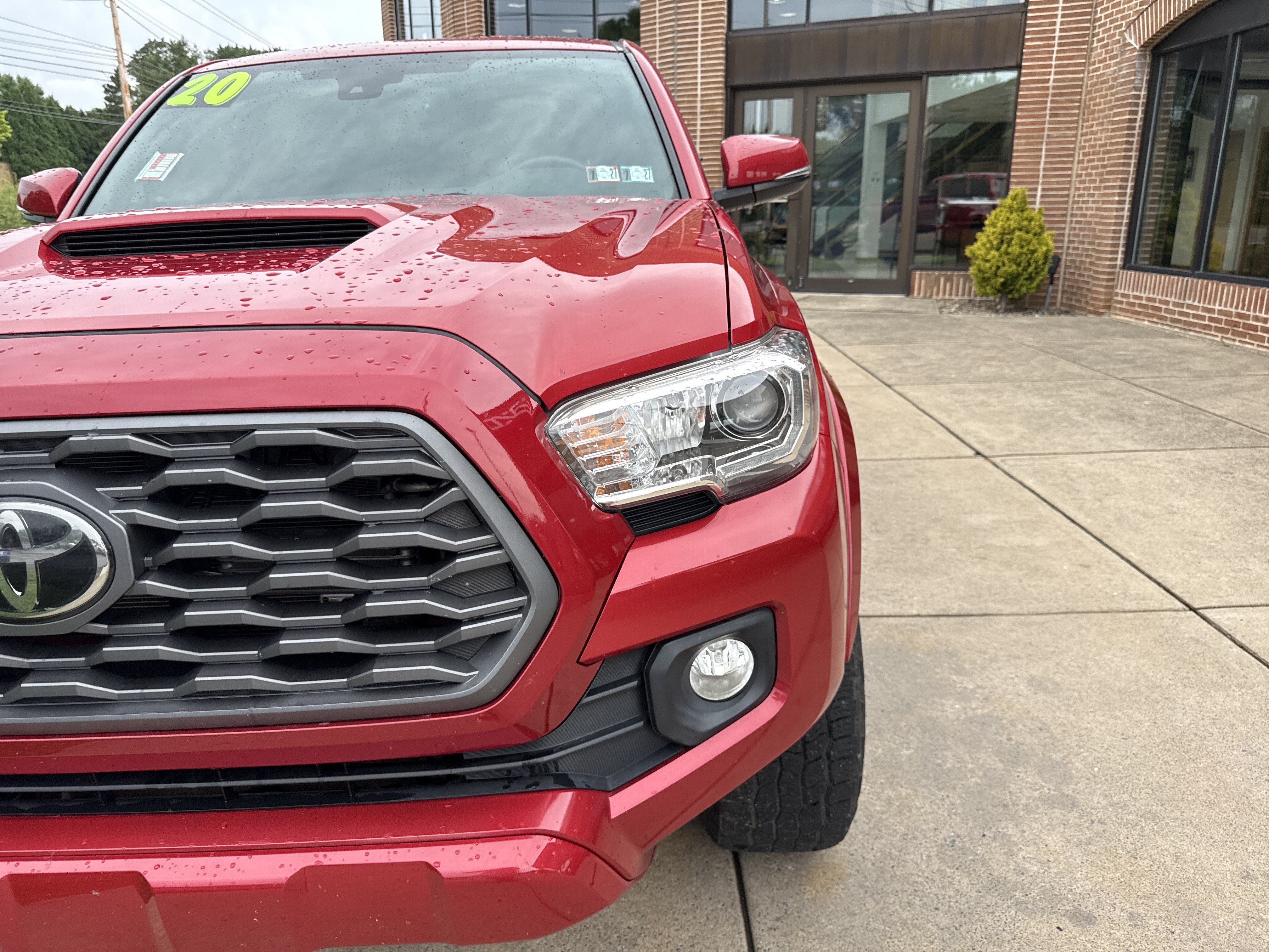 Used 2020 Toyota Tacoma TRD Sport AWD/4WD image 10