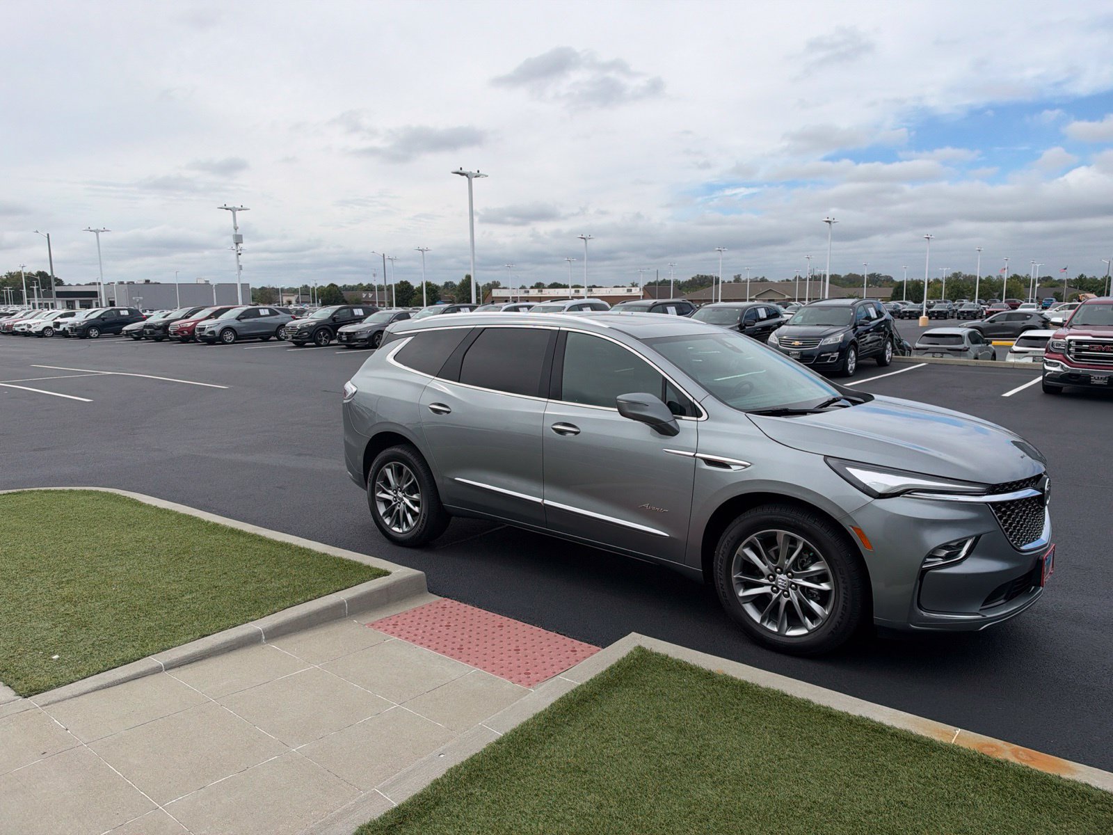 Used 2023 Buick Enclave Avenir w/ Avenir Technology Package AWD/4WD image 15
