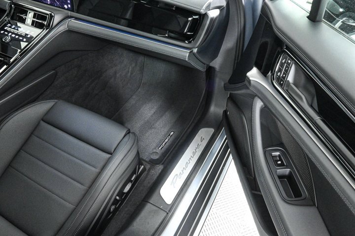 New 2025 Porsche Panamera 4 image 24