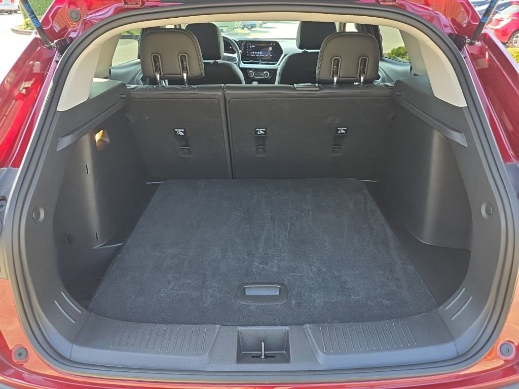 Used 2025 Chevrolet Trax LT w/ LT Convenience Package image 32