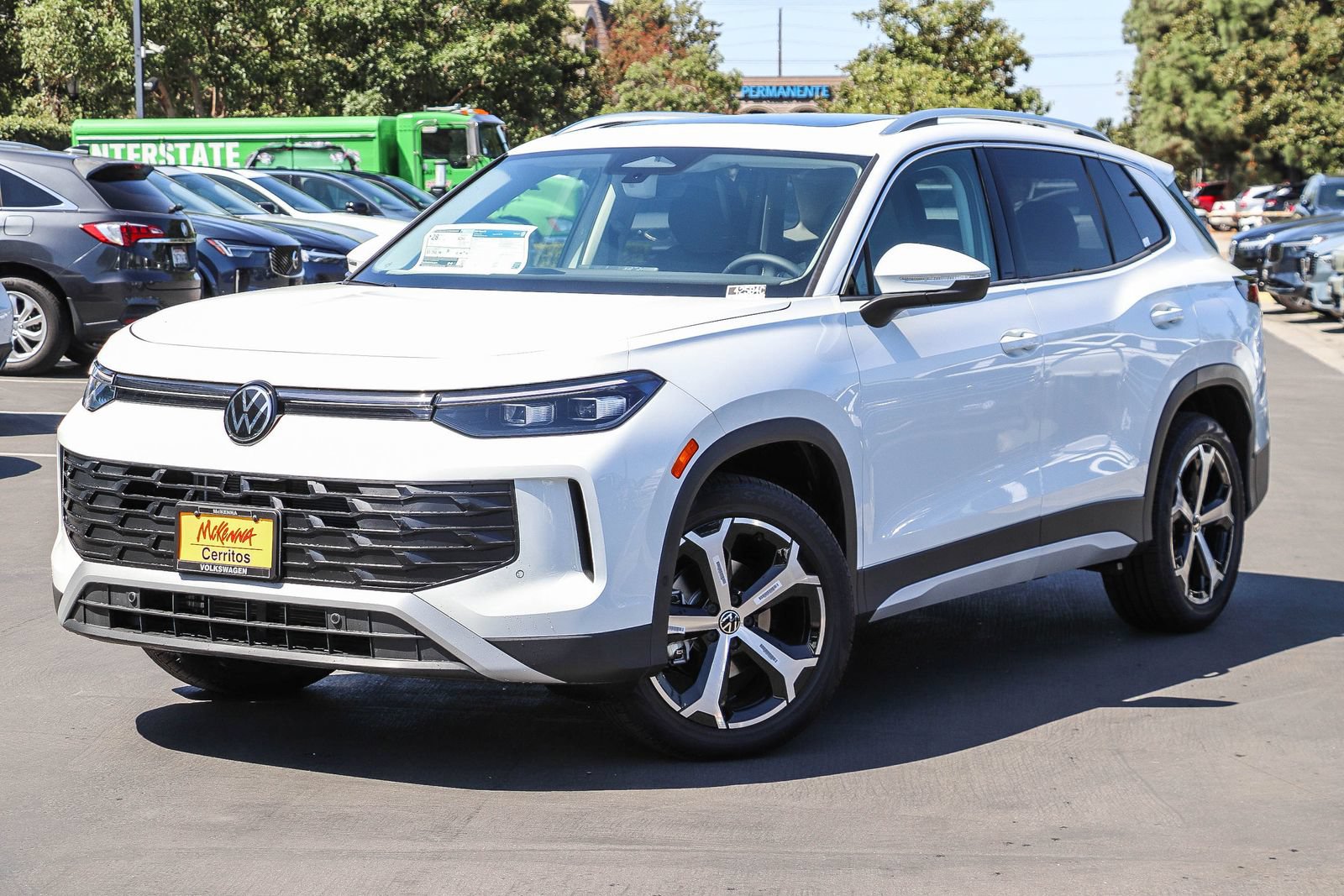 New 2026 Volkswagen Tiguan SE FWD image 1