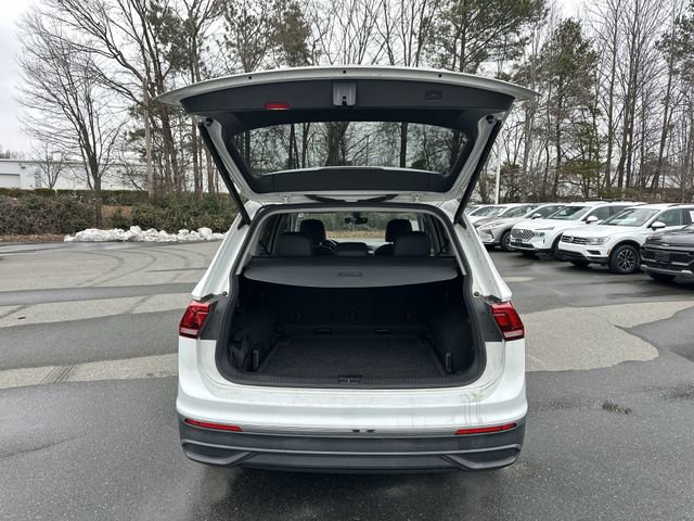 Certified 2022 Volkswagen Tiguan SE image 33
