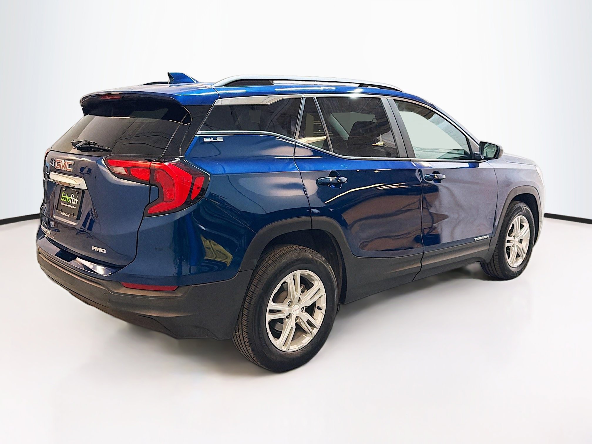 Used 2021 GMC Terrain SLE w/ Driver Convenience Package image 9