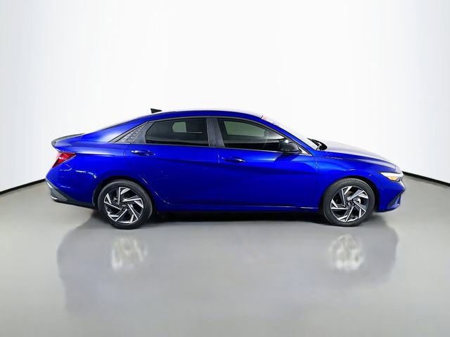 Used 2025 Hyundai Elantra Sport image 9